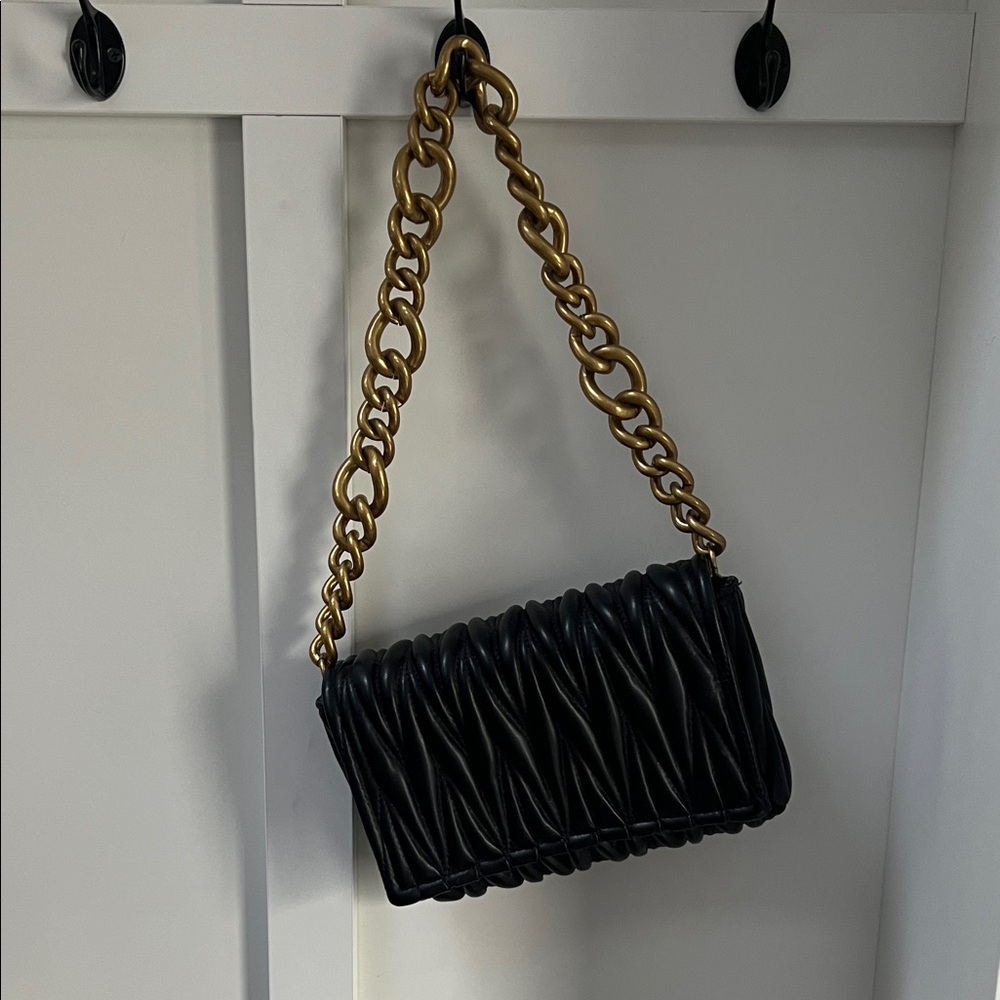 Chic Black Shoulder Bag with Gold Chain